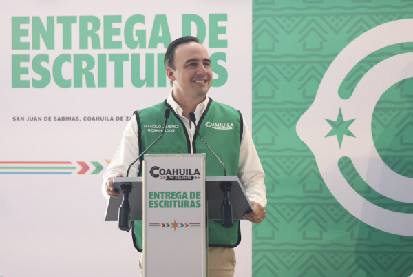 Detona Manolo entrega de 1150 escrituras en todas las regiones